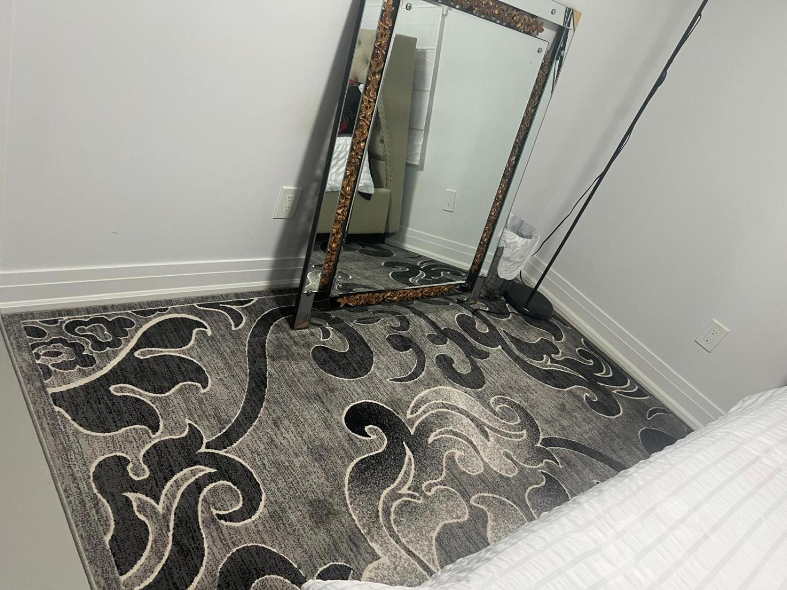 Apartment Hidden Gem W/ Free Parking Toronto