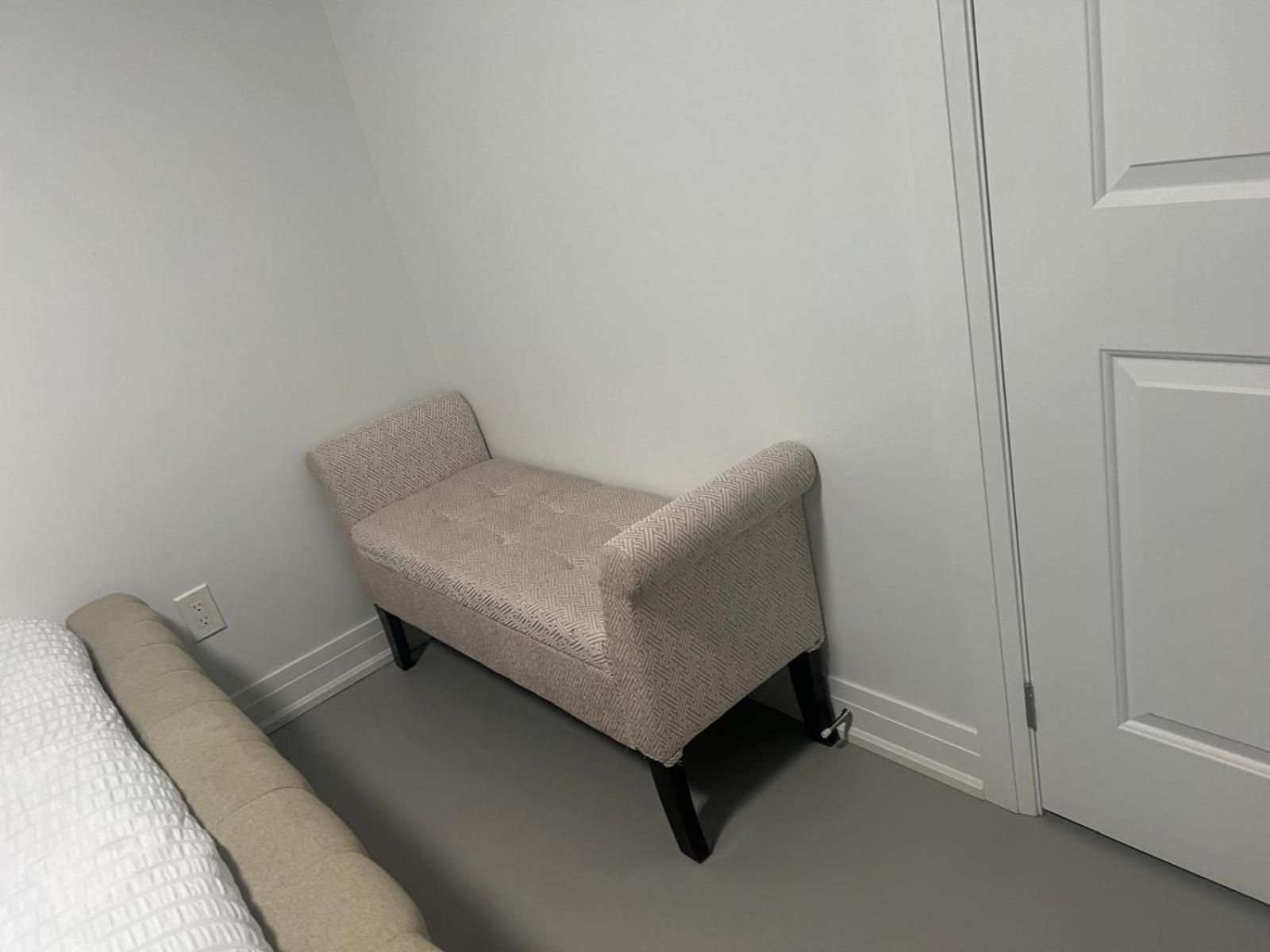 Hidden Gem W/ Free Parking Apartment
