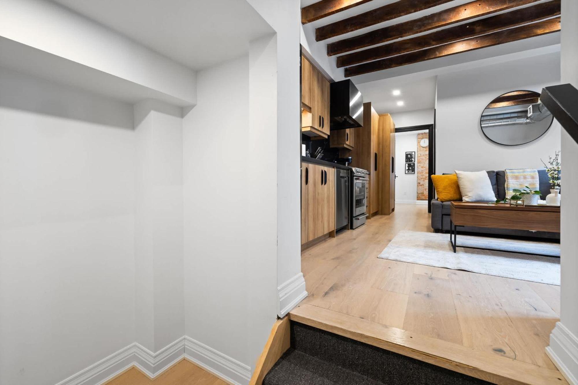 Trendy Parkdale 1-bedroom Getaway W Free Parking Apartment Toronto