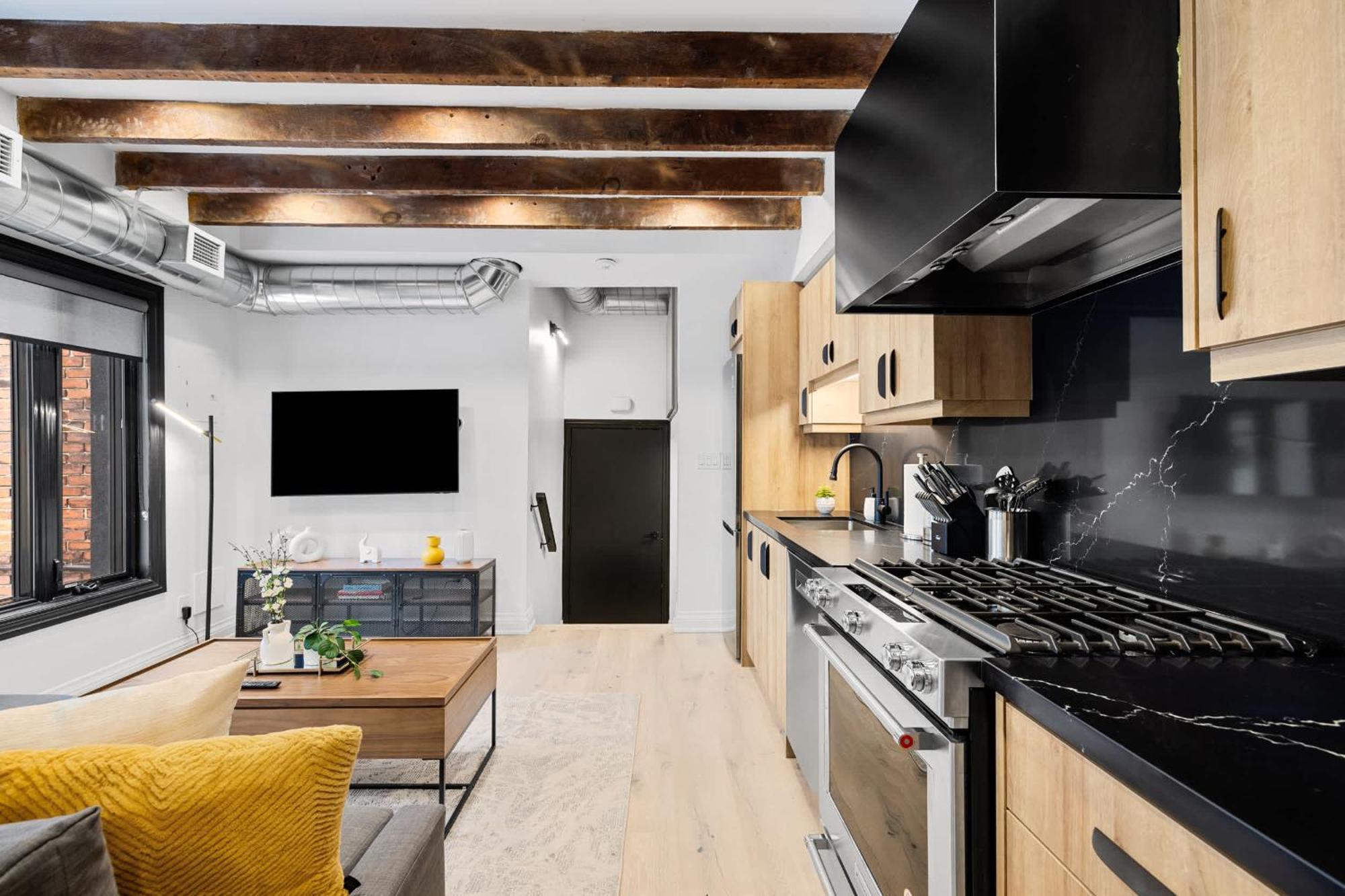 Trendy Parkdale 1-bedroom Getaway W Free Parking Toronto