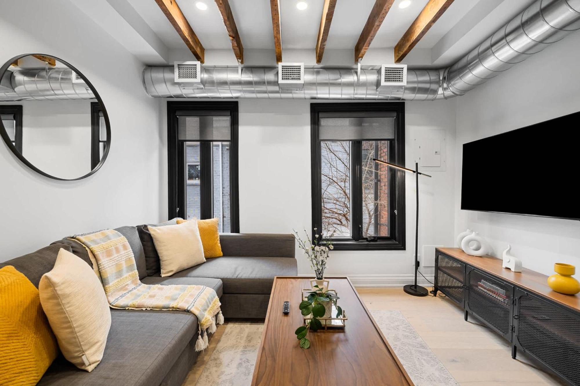 Apartment Trendy Parkdale 1-bedroom Getaway W Free Parking