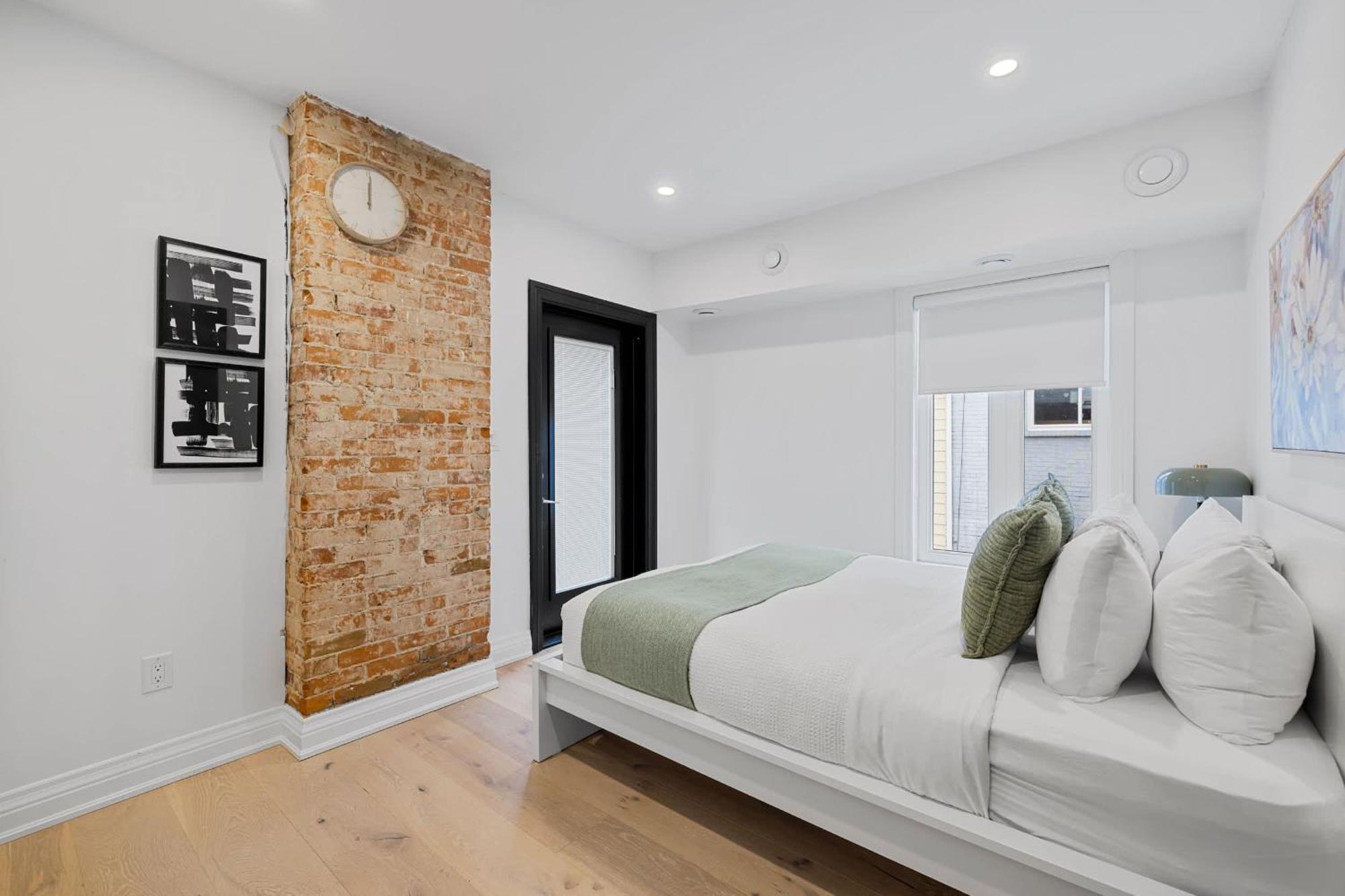 Trendy Parkdale 1-bedroom Getaway W Free Parking * Toronto