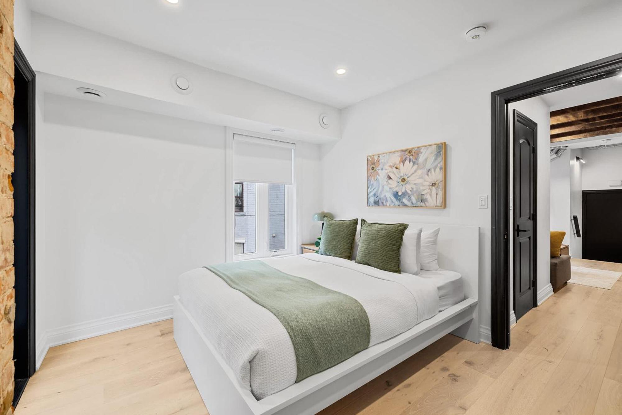 Trendy Parkdale 1-bedroom Getaway W Free Parking Toronto