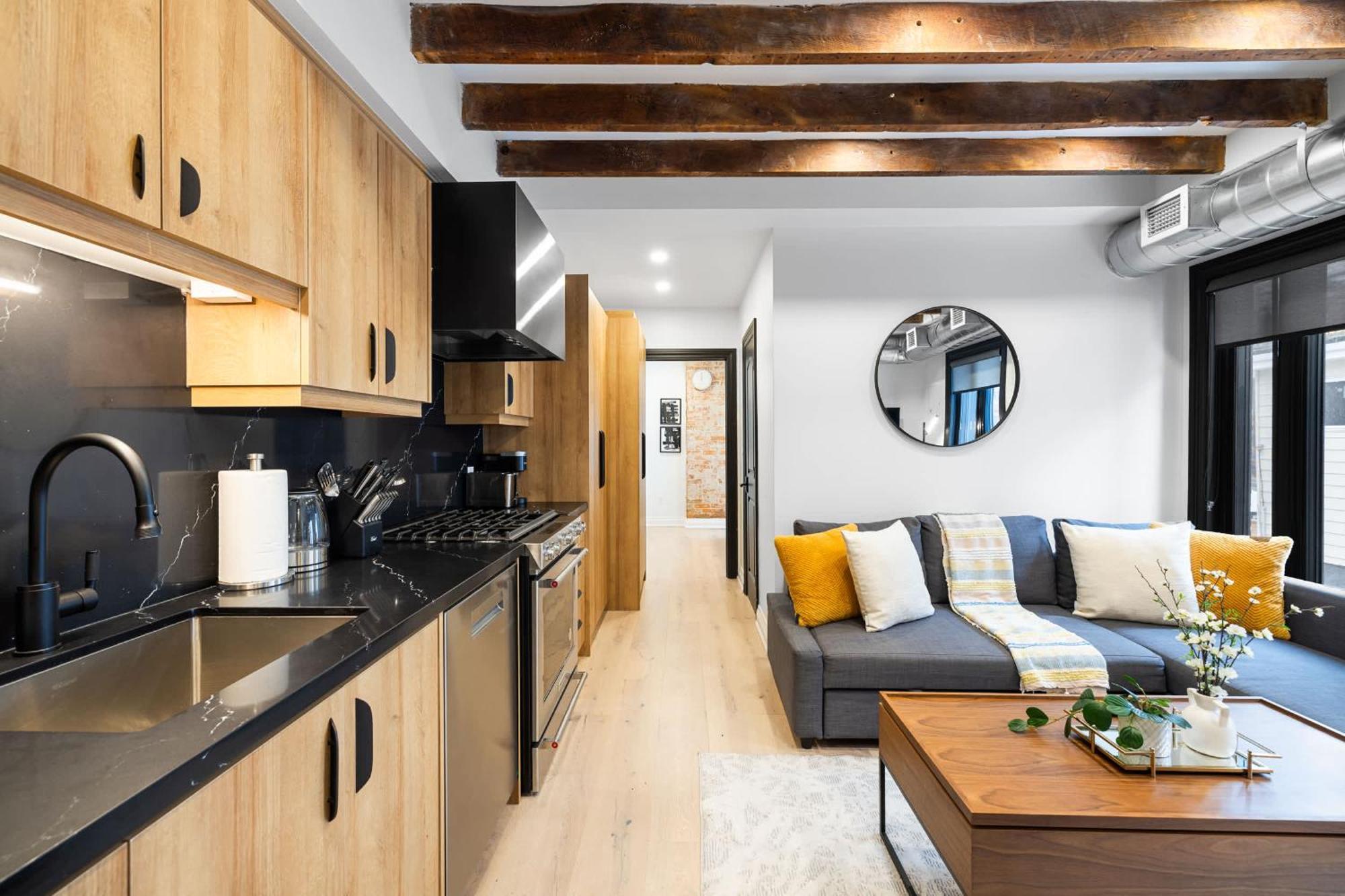 Trendy Parkdale 1-bedroom Getaway W Free Parking *