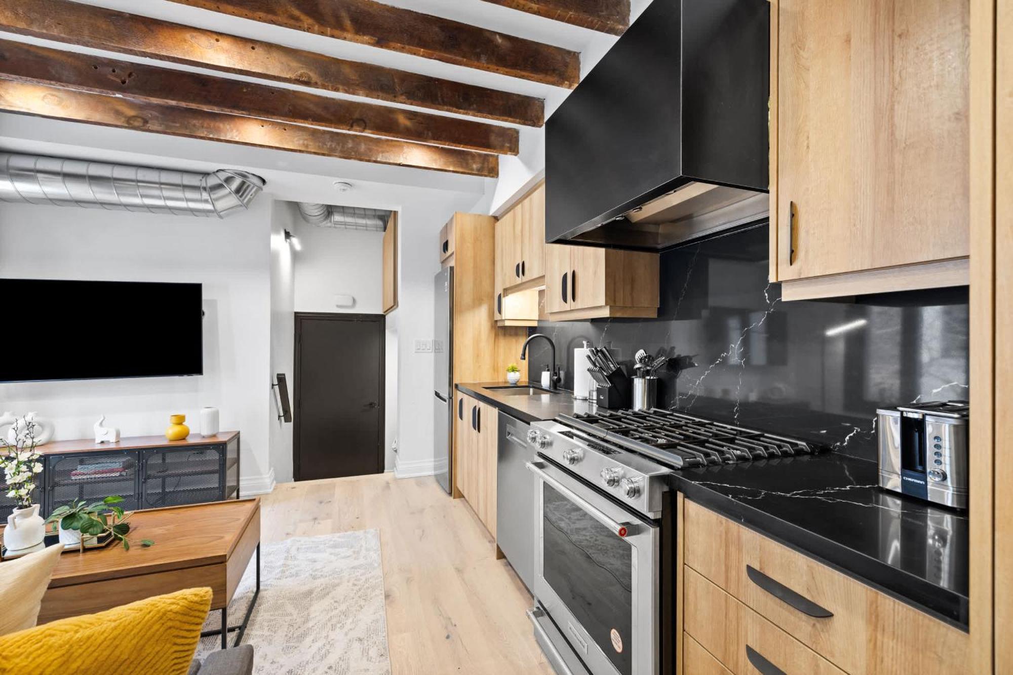 Trendy Parkdale 1-bedroom Getaway W Free Parking * Toronto