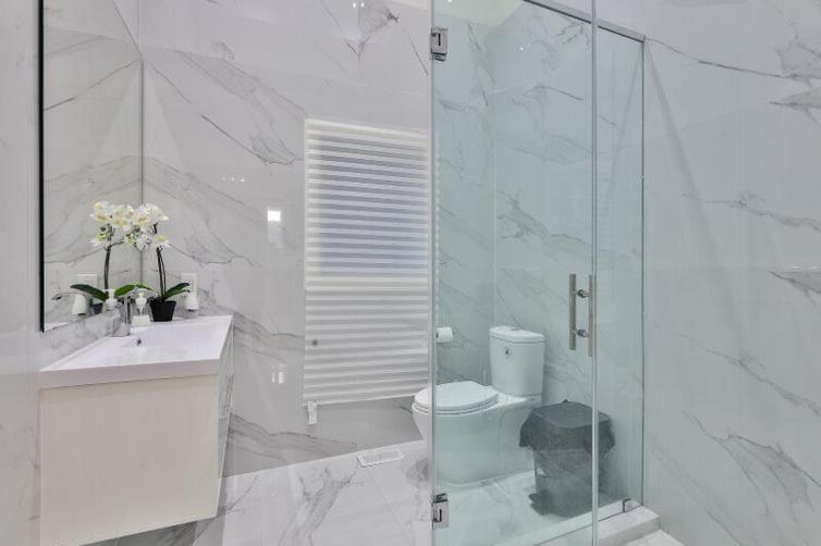 Comfortable In Next To Yorkdale Mall Bed & Breakfast *