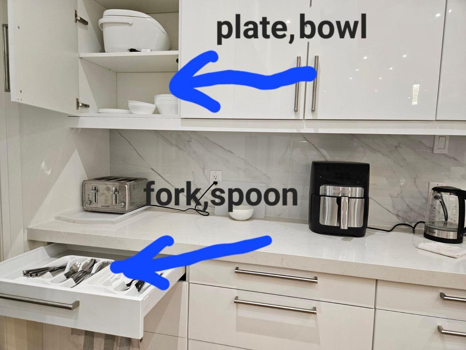 Comfortable In Next To Yorkdale Mall * Toronto