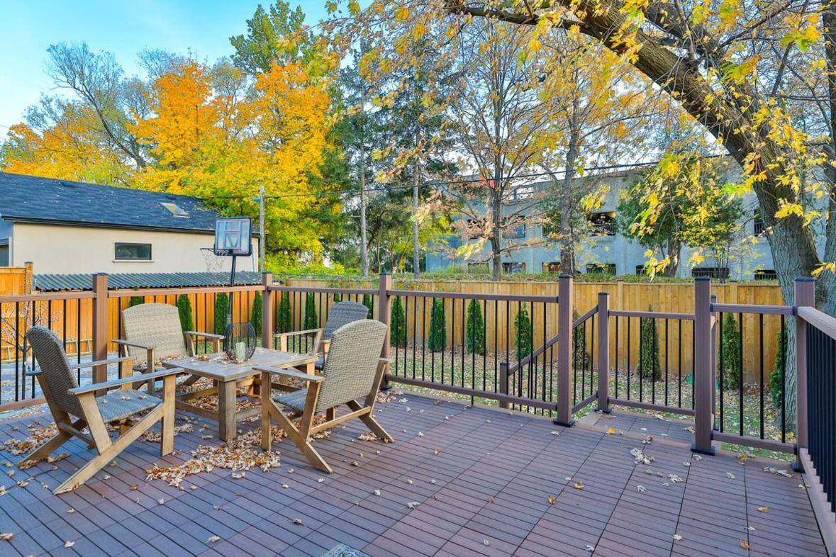 Bed & Breakfast Comfortable In Next To Yorkdale Mall *