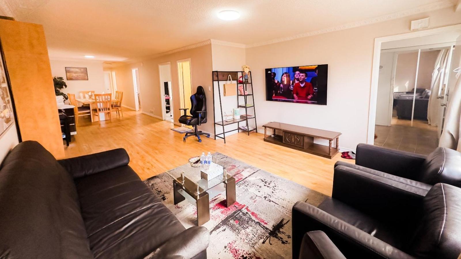 Full Privacy House With Free Parkings Apartment