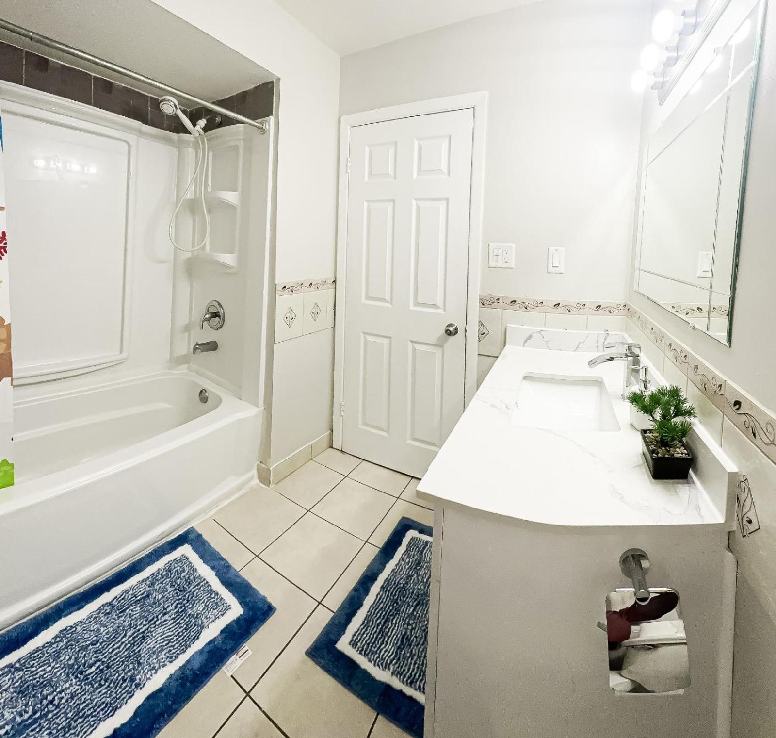 Full Privacy House With Free Parkings Toronto