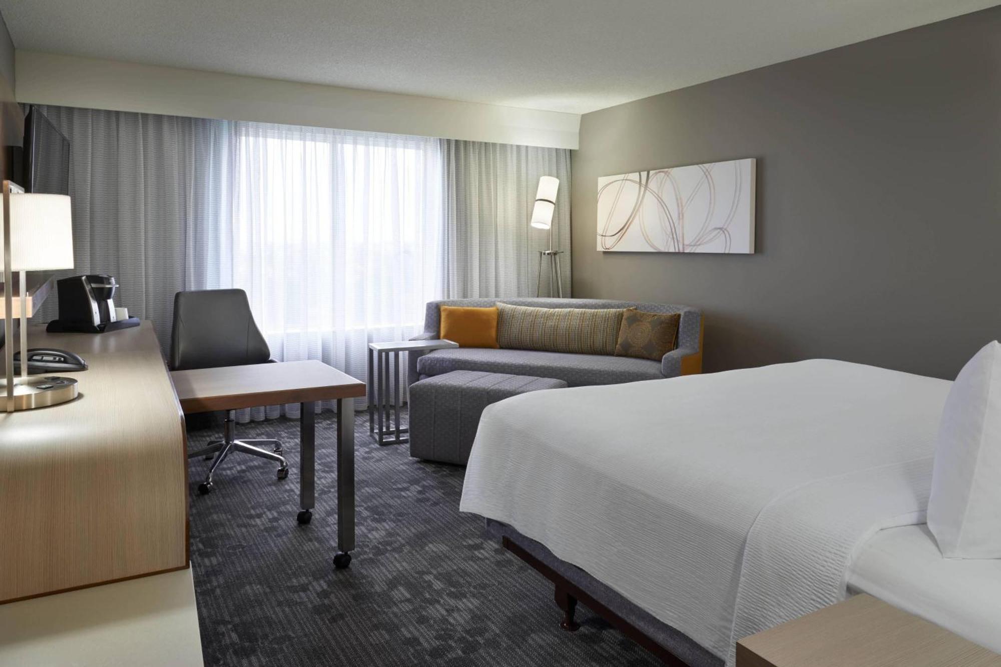 Courtyard By Marriott Airport 3*