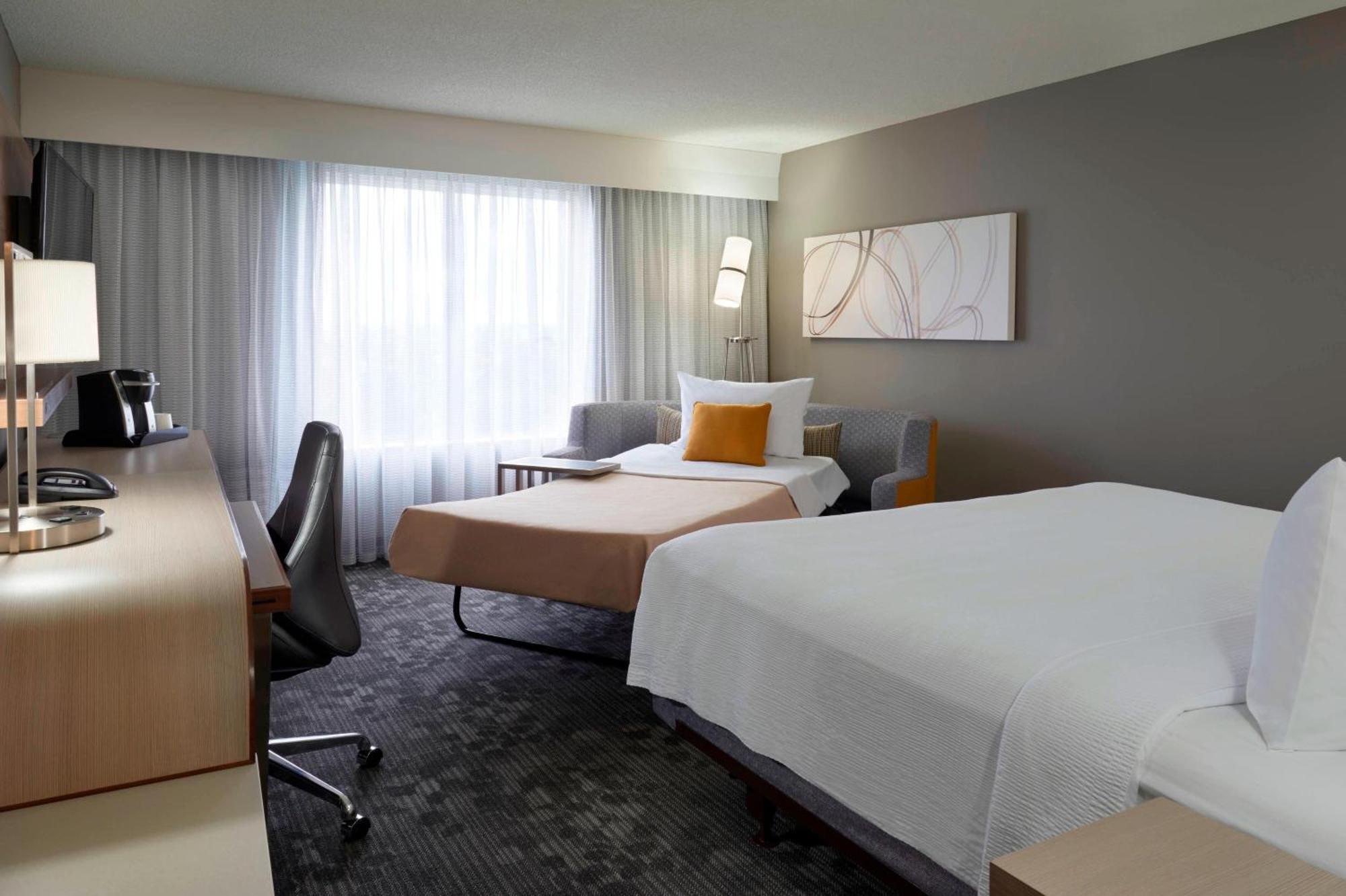 Courtyard By Marriott Airport 3* Toronto