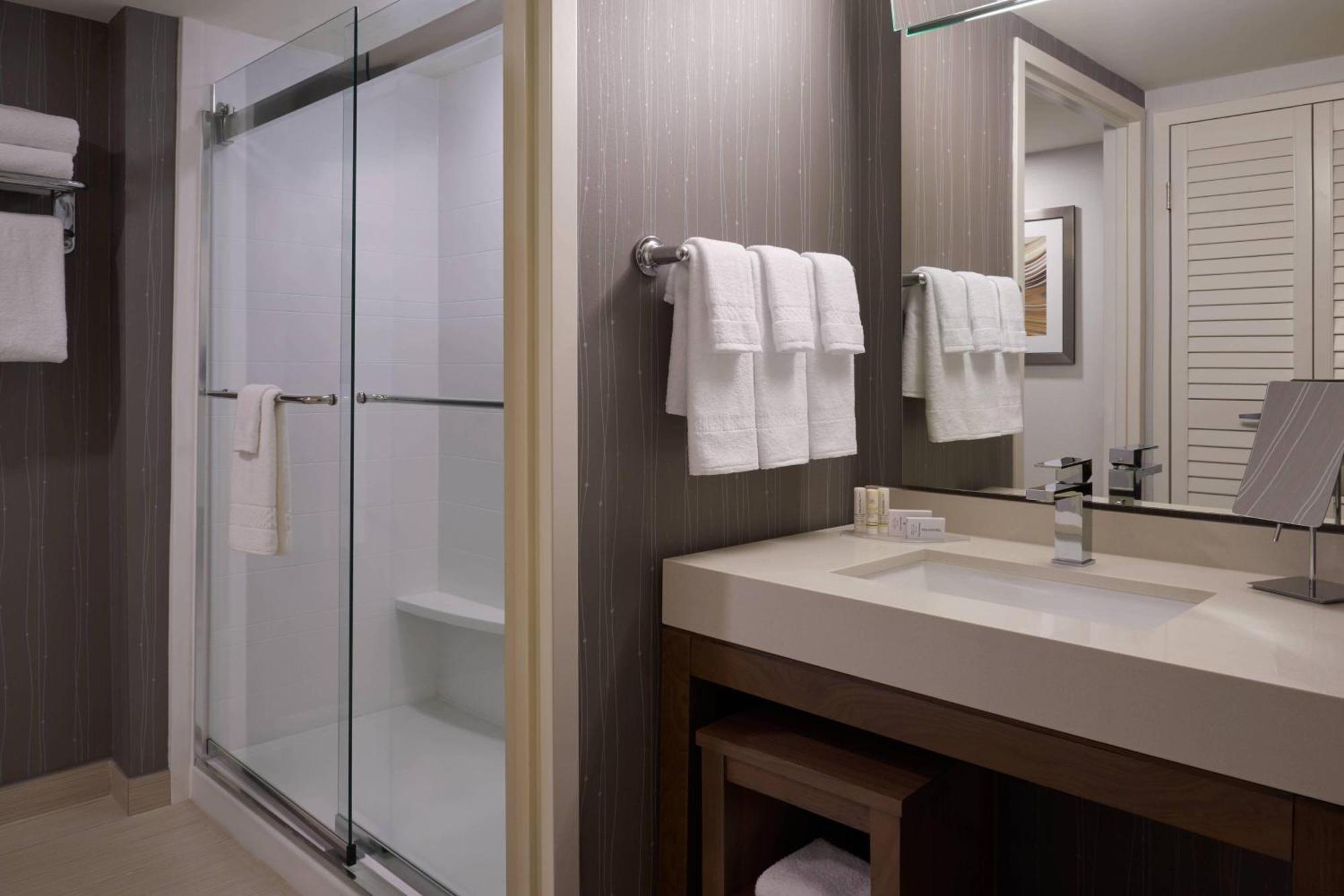 Hotel Courtyard By Marriott Airport 3*