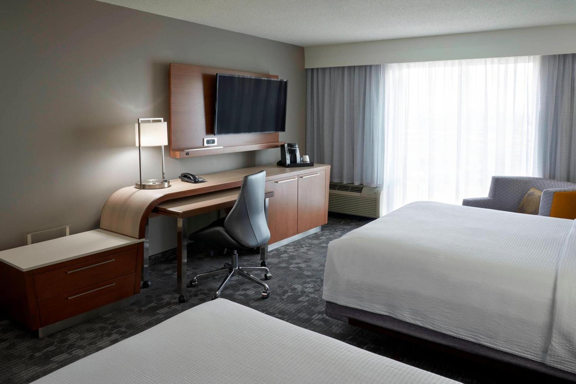 Courtyard By Marriott Airport Hotel 3*