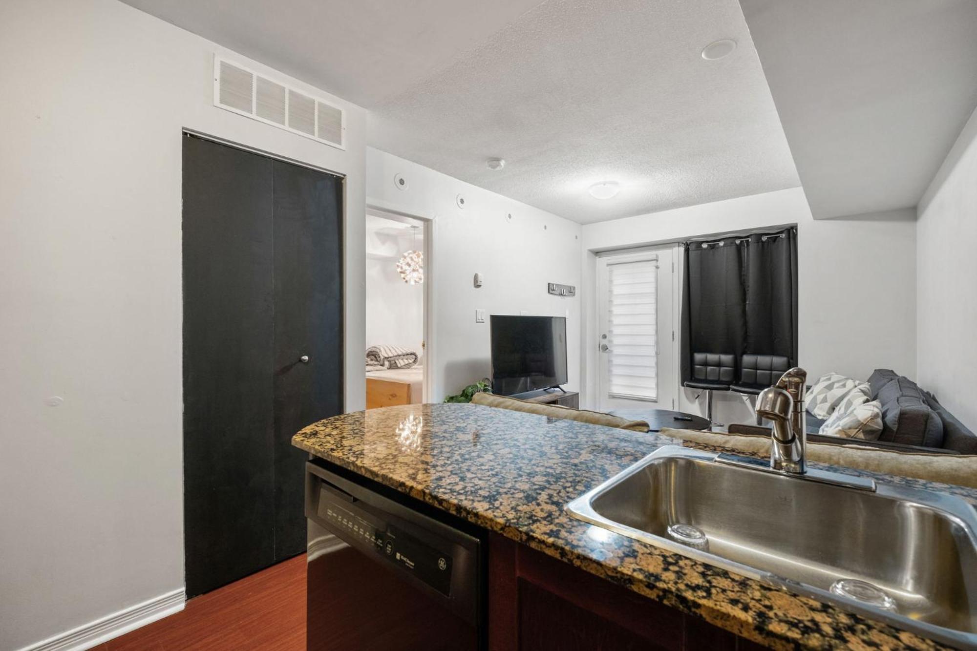 Liberty Village Townhouse Aparthotel