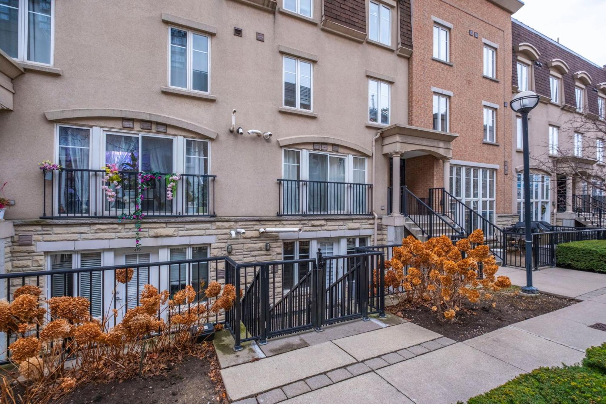 Liberty Village Townhouse Aparthotel *