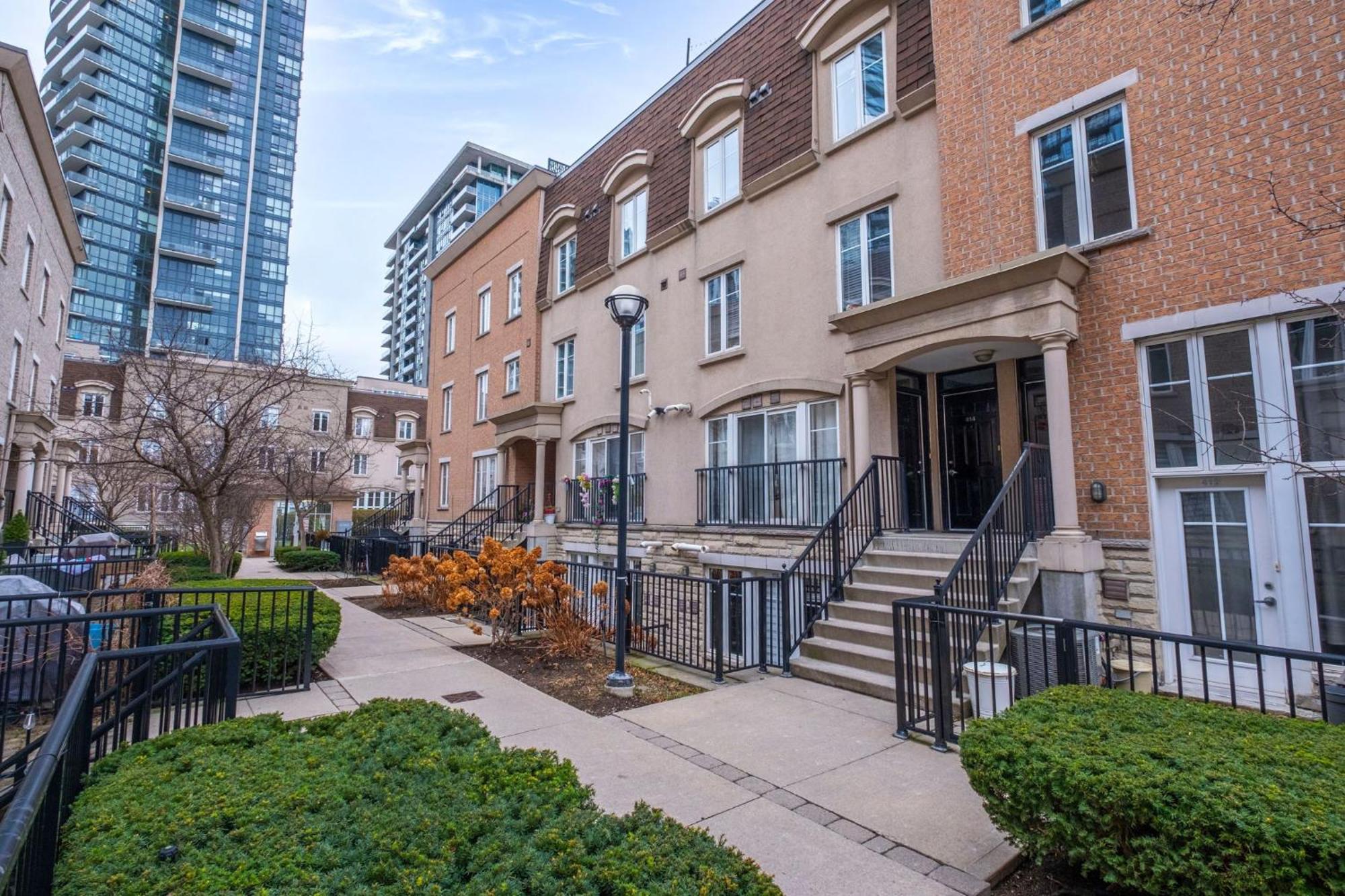 Liberty Village Townhouse Aparthotel