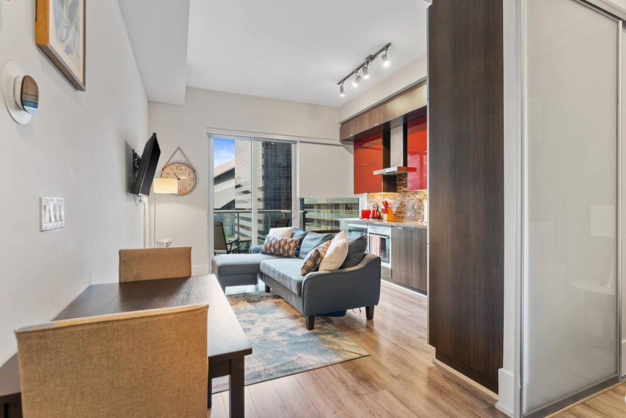 Dt 1br With Rogers Centre And Cn Tower View And Parking Holiday home *
