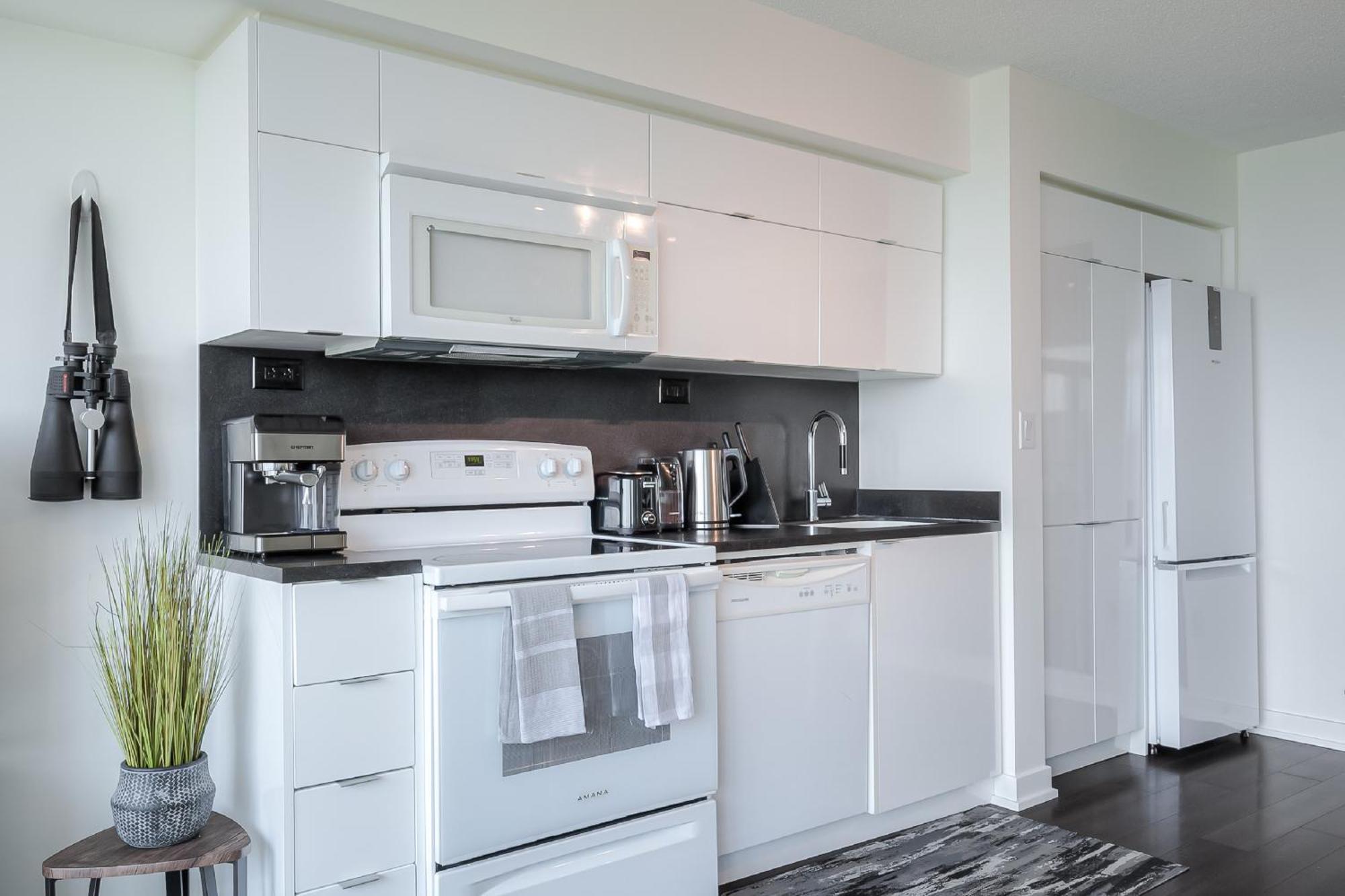 Modern 2br Spacious Apartment Toronto
