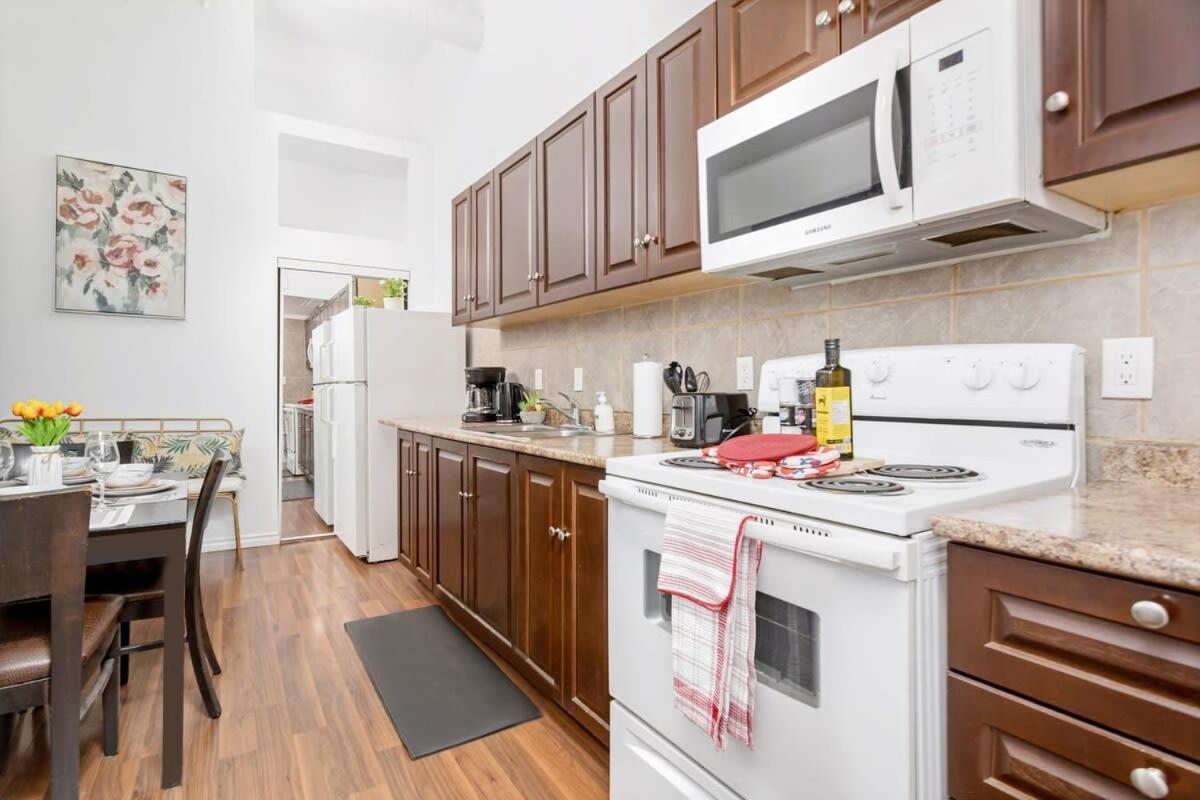 Great Kensington Market 2br * Toronto