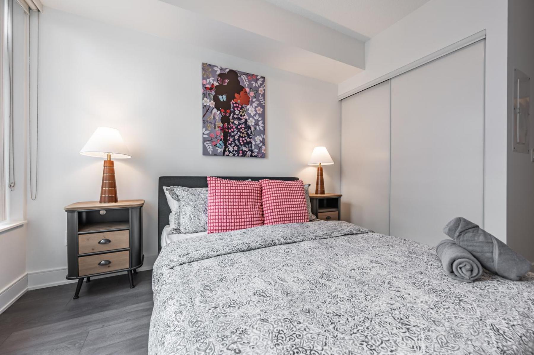 Adelaide Den Apartment Toronto