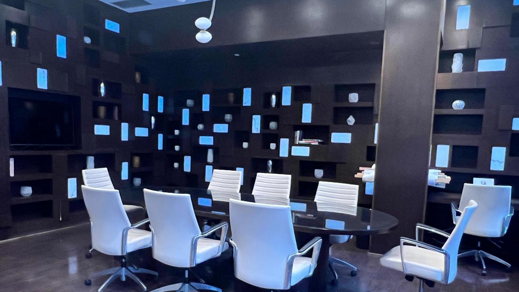 - With Yonge Street View And 3 Star Amenities