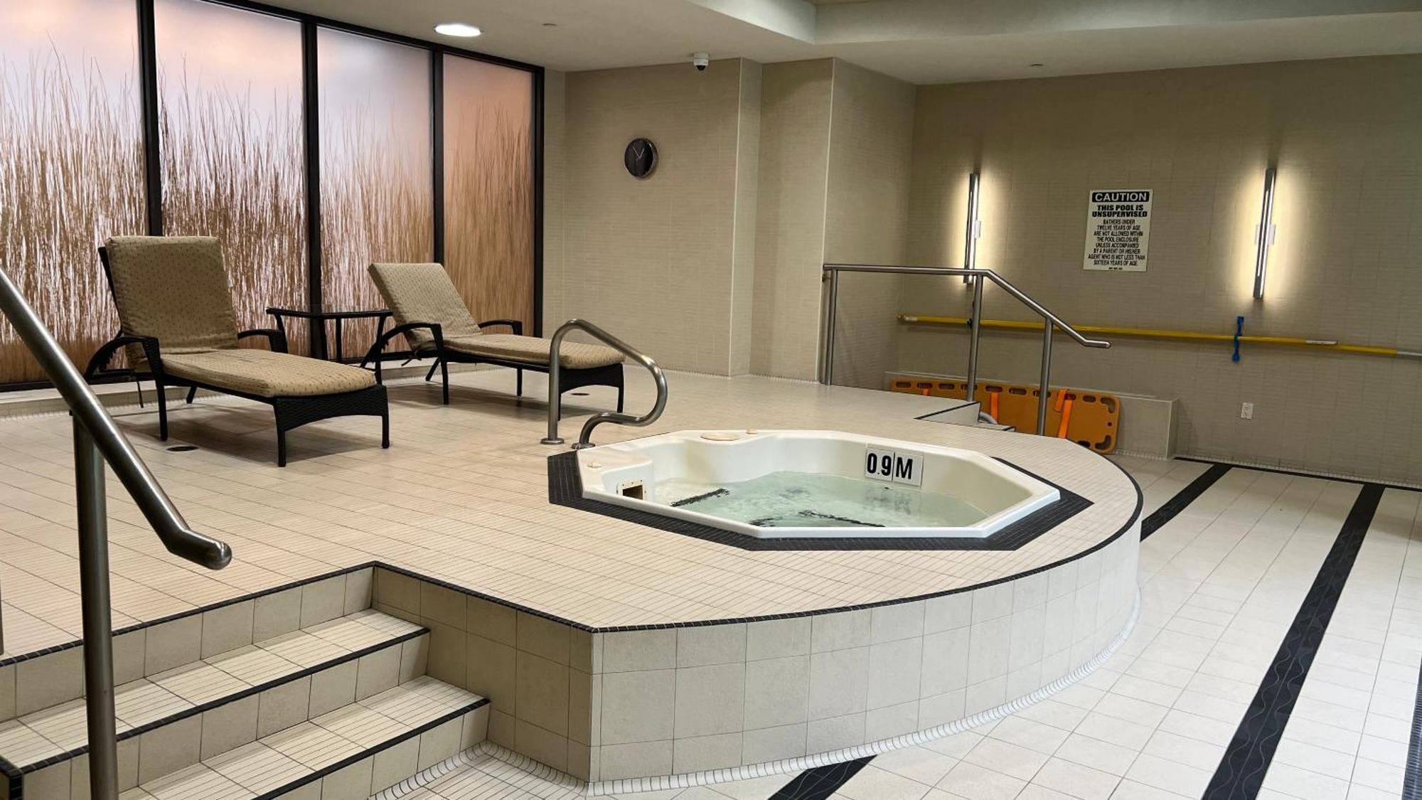 - With Yonge Street View And 3 Star Amenities Homestay Toronto