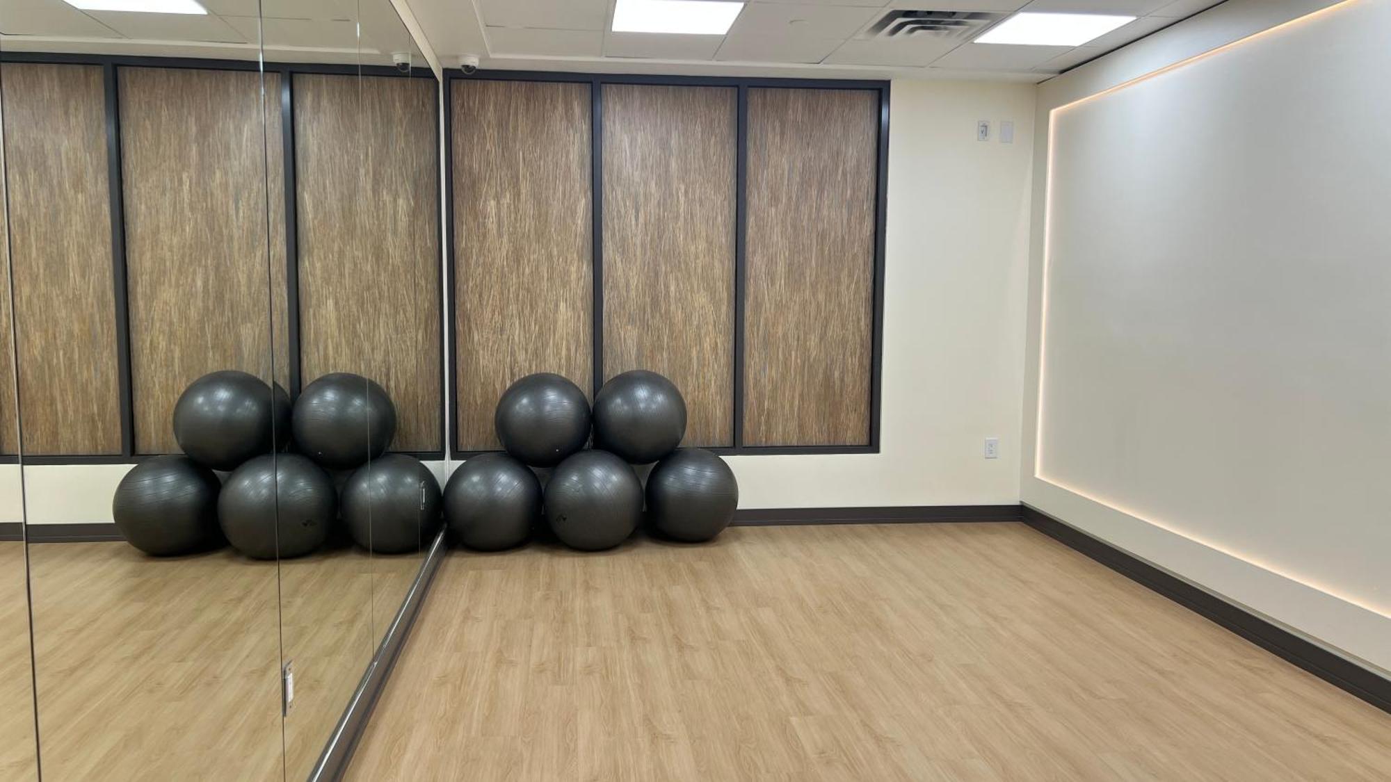 - With Yonge Street View And 3 Star Amenities * Toronto