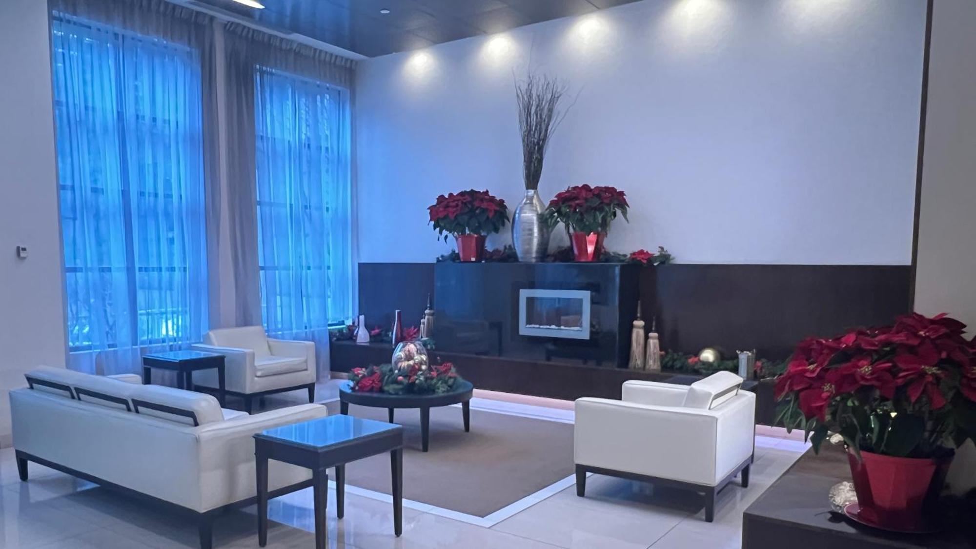 Homestay - With Yonge Street View And 3 Star Amenities *