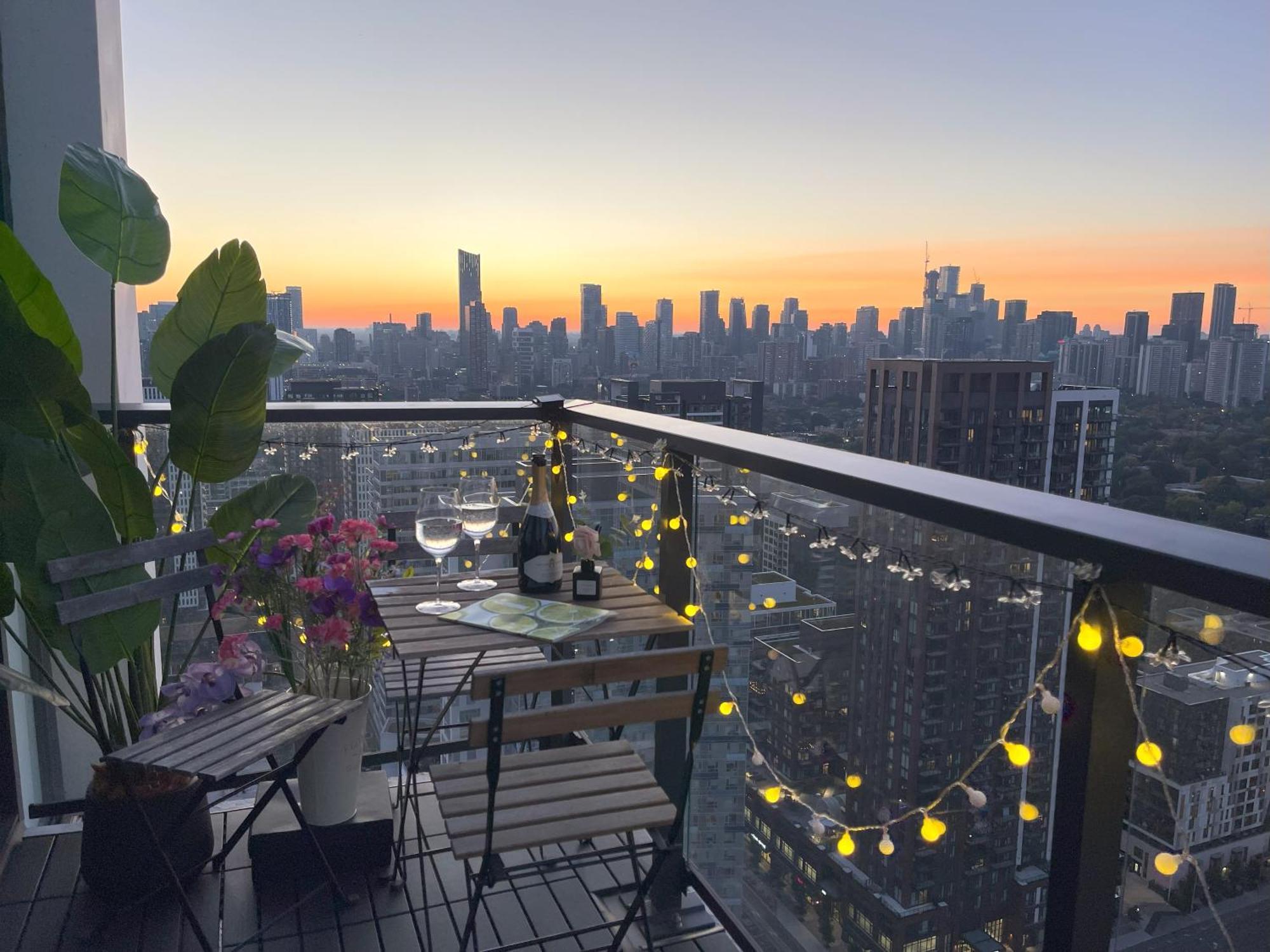 Deluxe Penthouse Two Bedrooms Skyline Cn Tower Lakeview Dt Toronto
