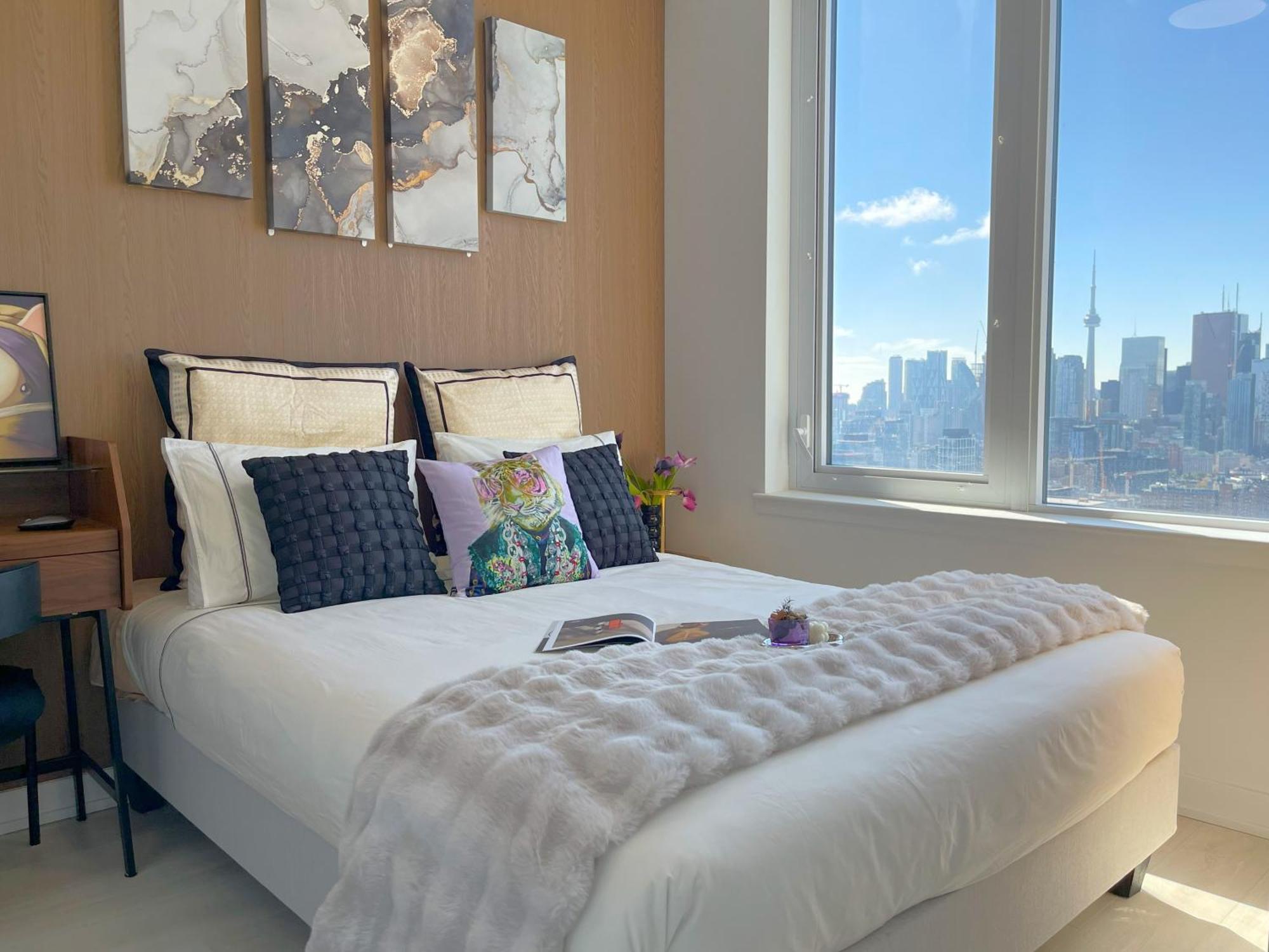 Deluxe Penthouse Two Bedrooms Skyline Cn Tower Lakeview Dt Toronto
