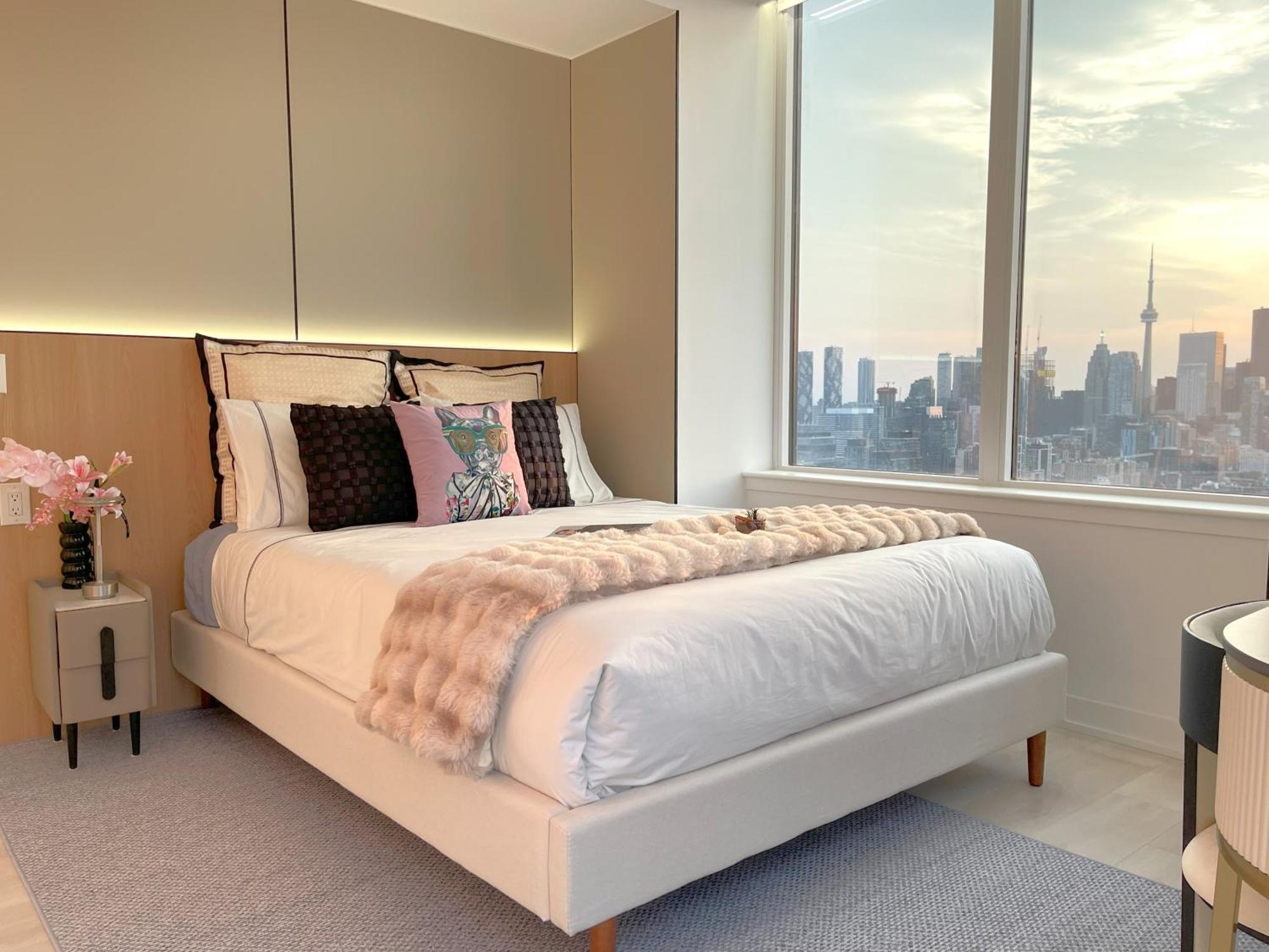 Deluxe Penthouse Two Bedrooms Skyline Cn Tower Lakeview Dt Aparthotel