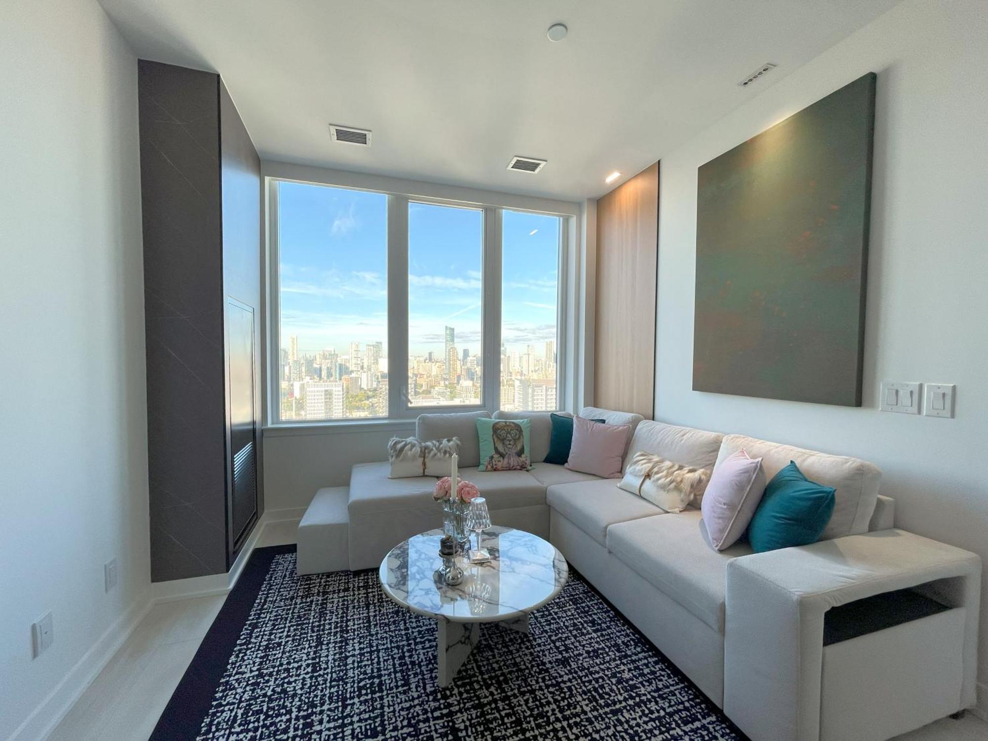 Deluxe Penthouse Two Bedrooms Skyline Cn Tower Lakeview Dt Aparthotel *