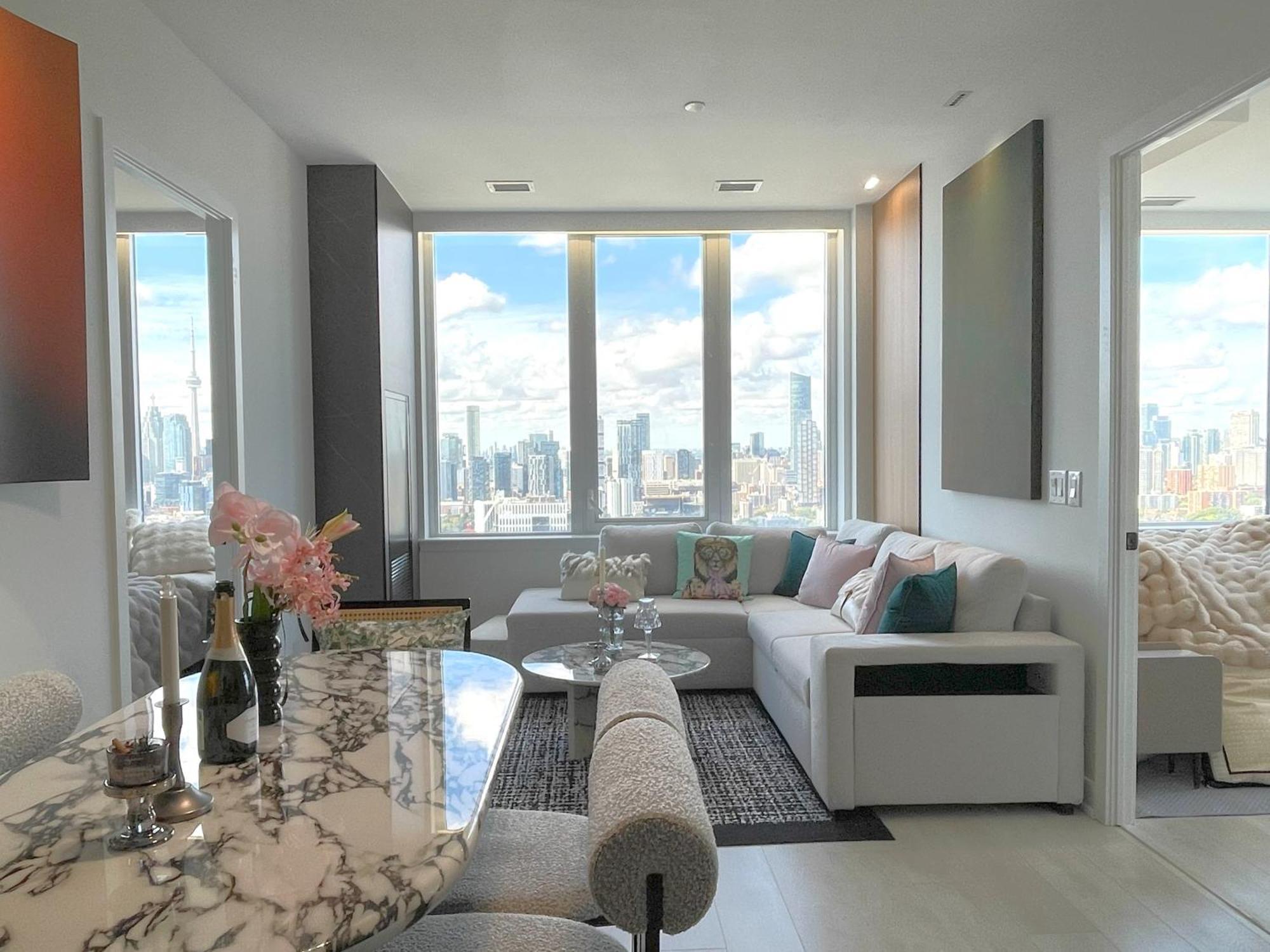 Deluxe Penthouse Two Bedrooms Skyline Cn Tower Lakeview Dt