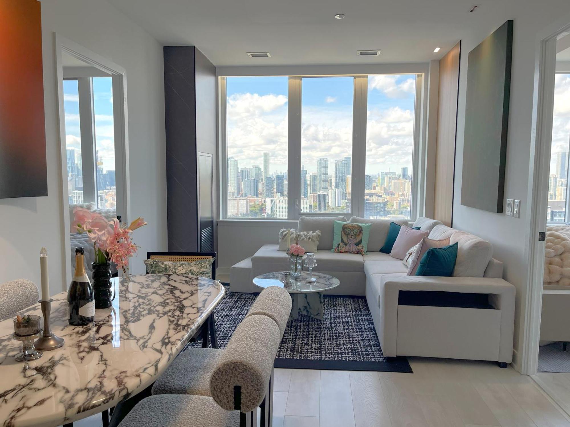 Deluxe Penthouse Two Bedrooms Skyline Cn Tower Lakeview Dt Aparthotel *