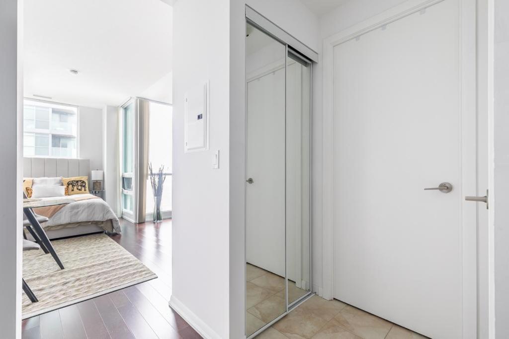 Stunning Lake View Top Floor Studio