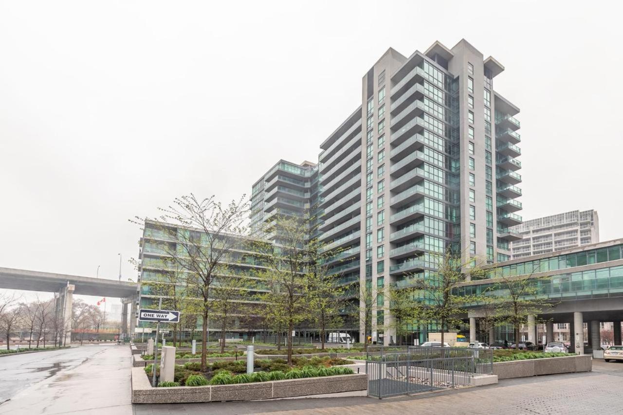Stunning Lake View Top Floor Studio