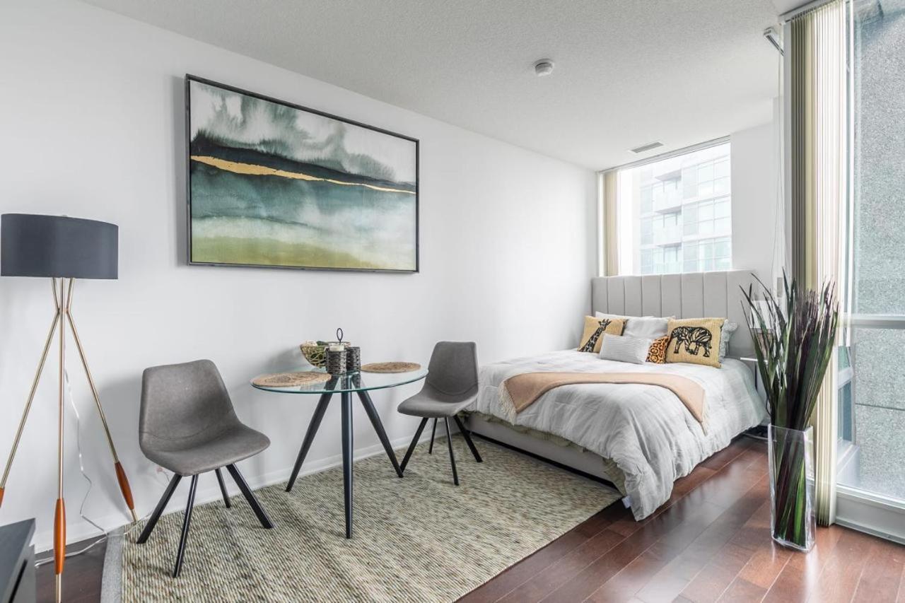 Apartment Stunning Lake View Top Floor Studio Toronto