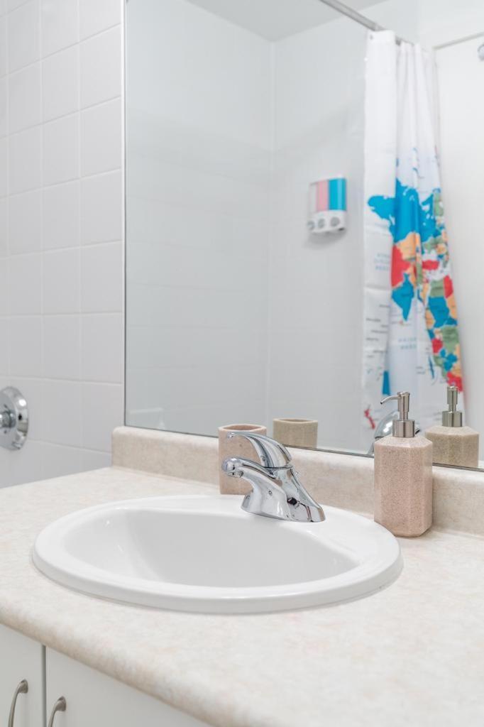 Stunning Lake View Top Floor Studio * Toronto