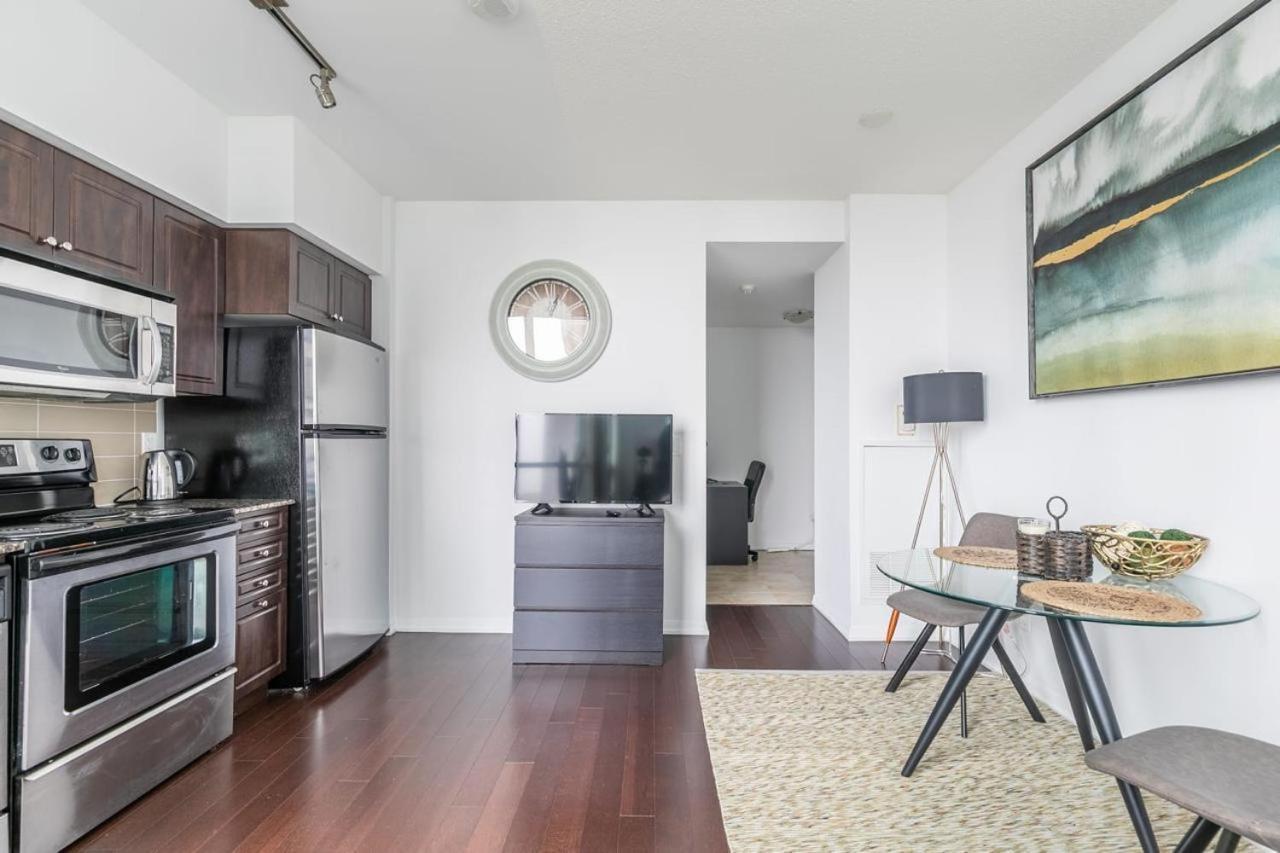 Stunning Lake View Top Floor Studio * Toronto