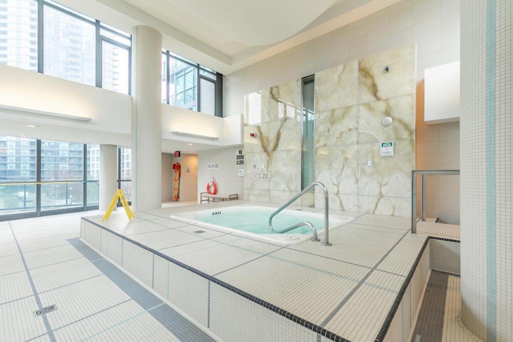 Stunning Lake View Top Floor Studio
