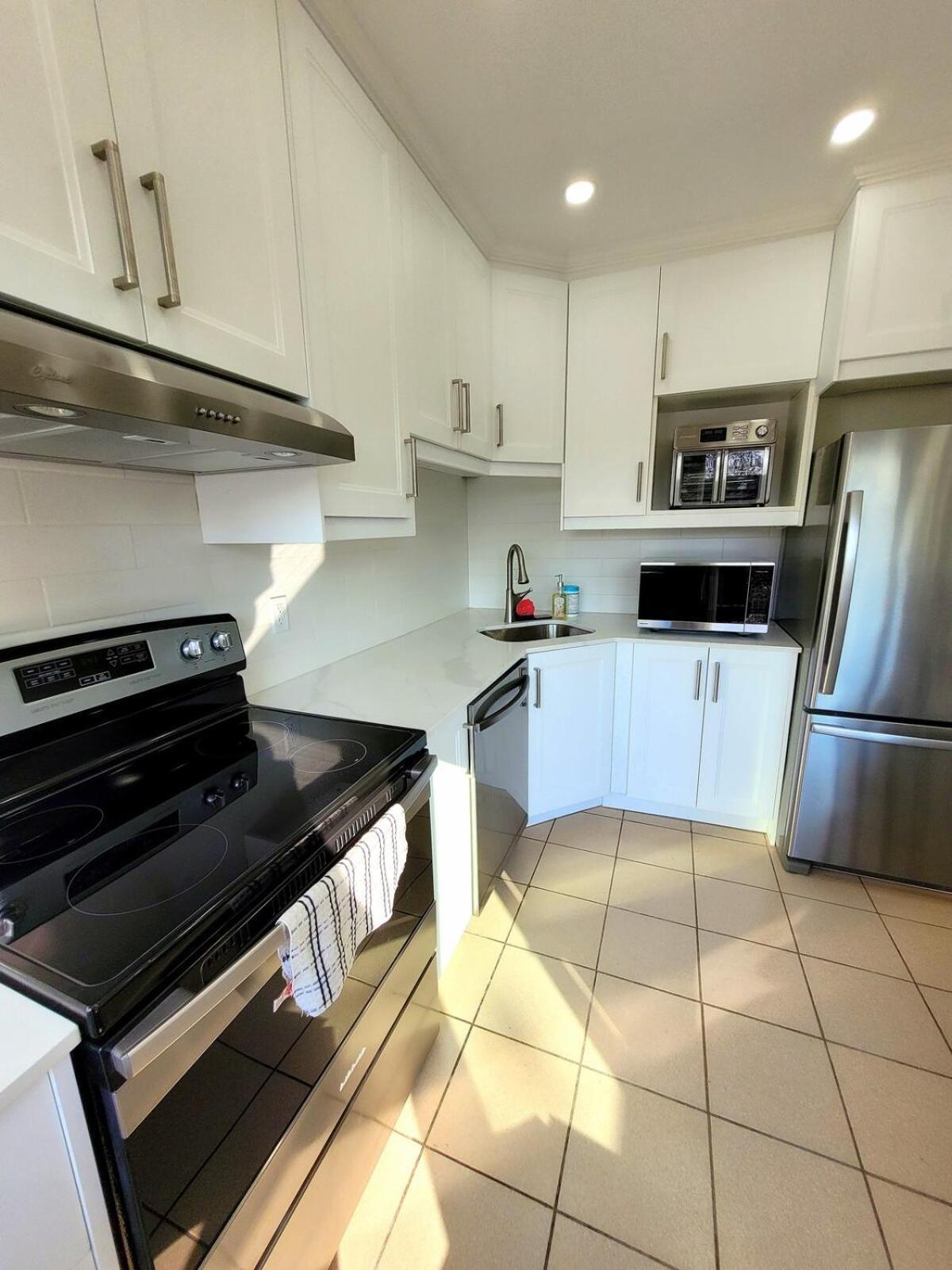 Deluxe Queen Downtown Apartment Toronto