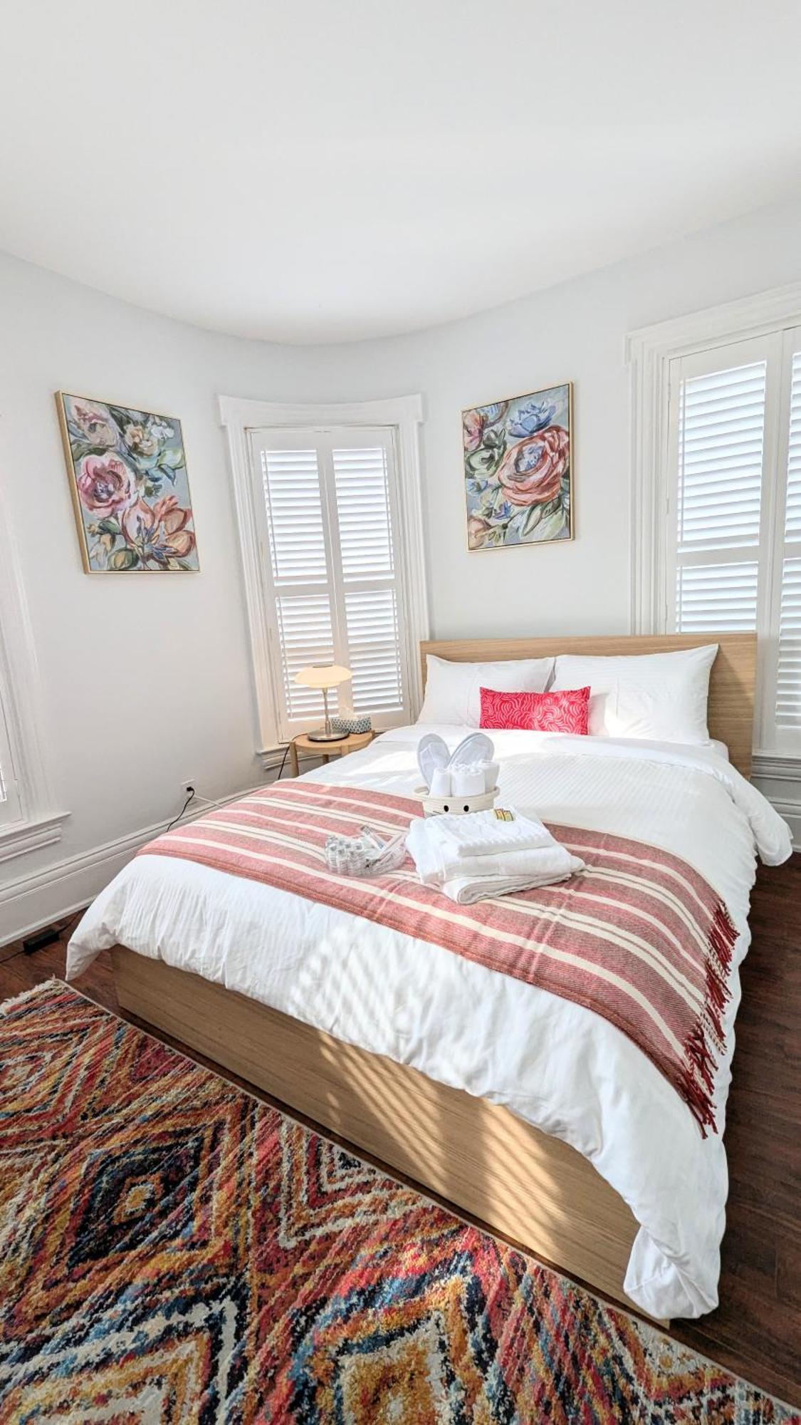 Cozy With Private Kitchen, Private Bathroom Homestay Toronto