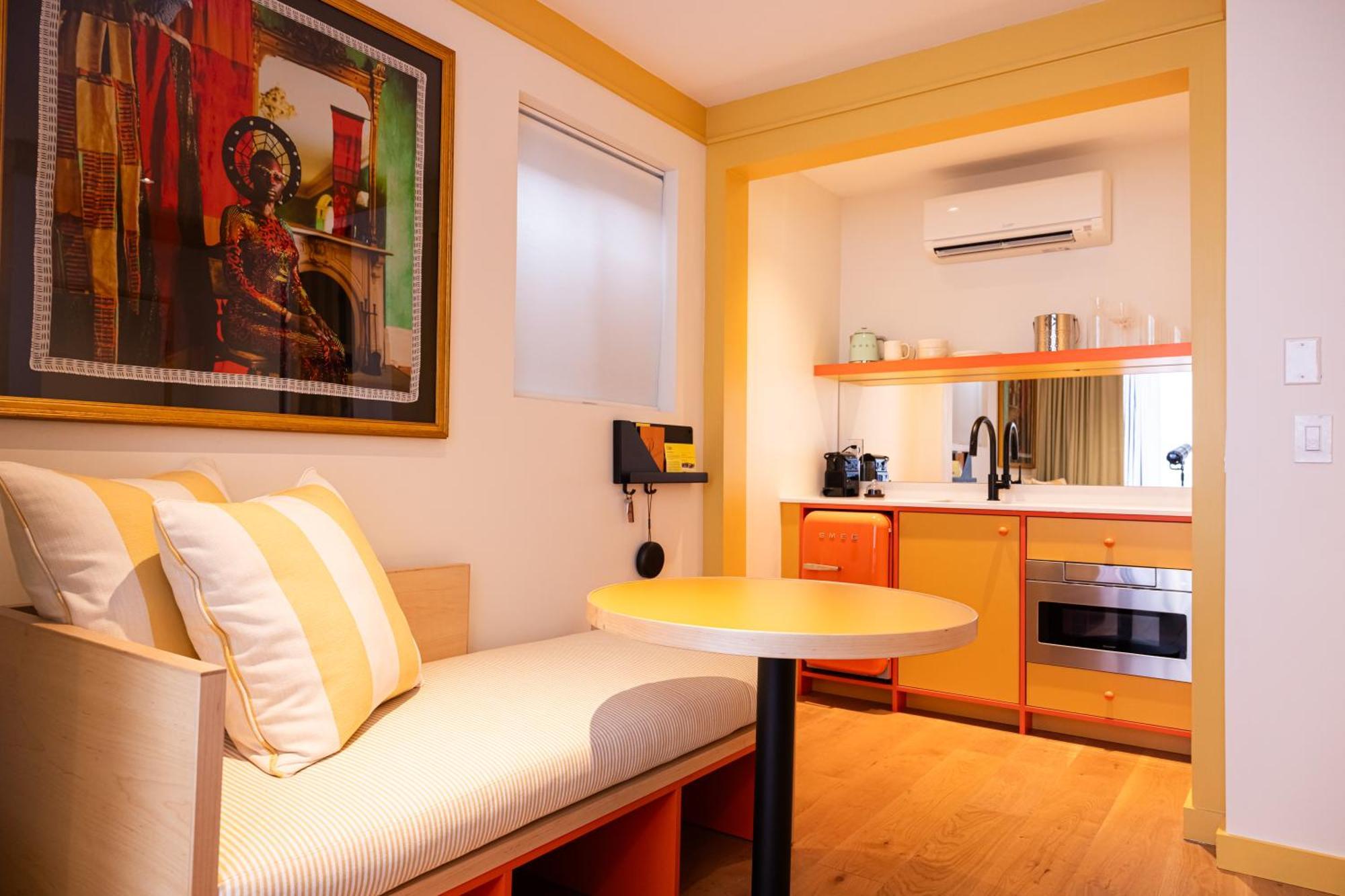 Hostel Ode *