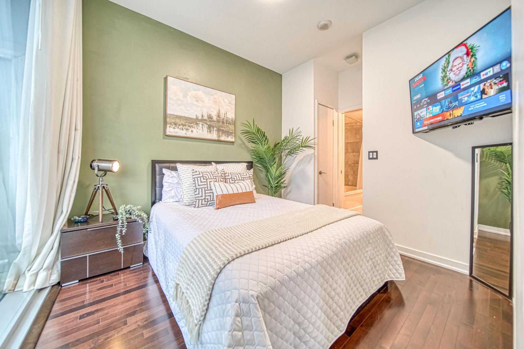 Skyline Retreat Residences Apartment Toronto
