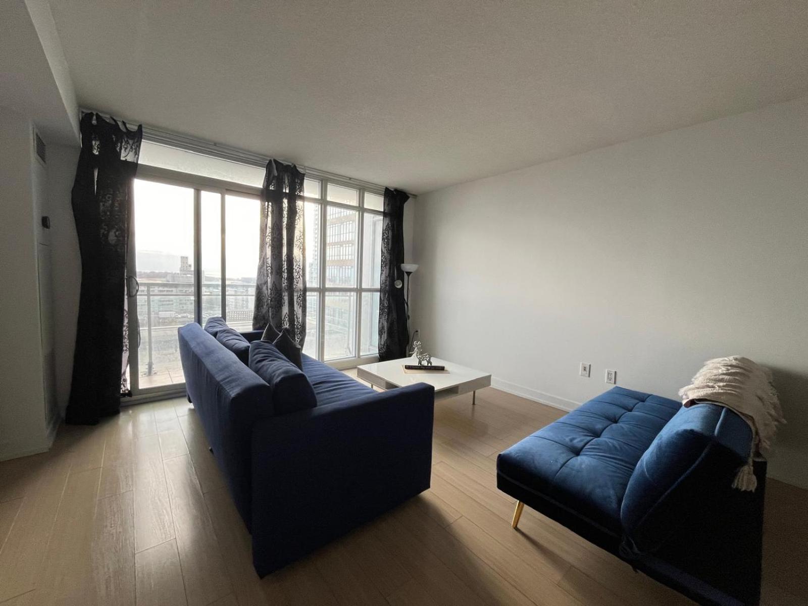 Luxurious With A Lake View Apartment