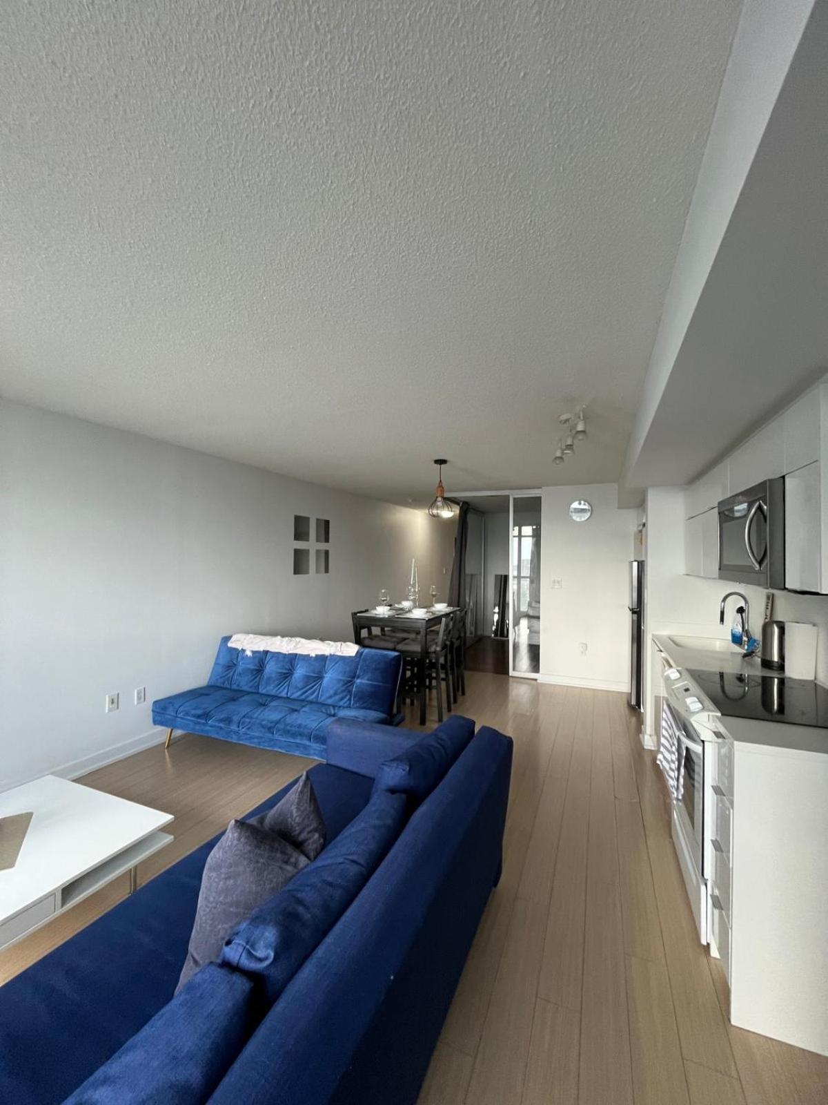 Luxurious With A Lake View Apartment