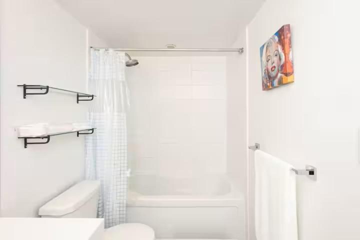 Luxurious With A Lake View Apartment Toronto
