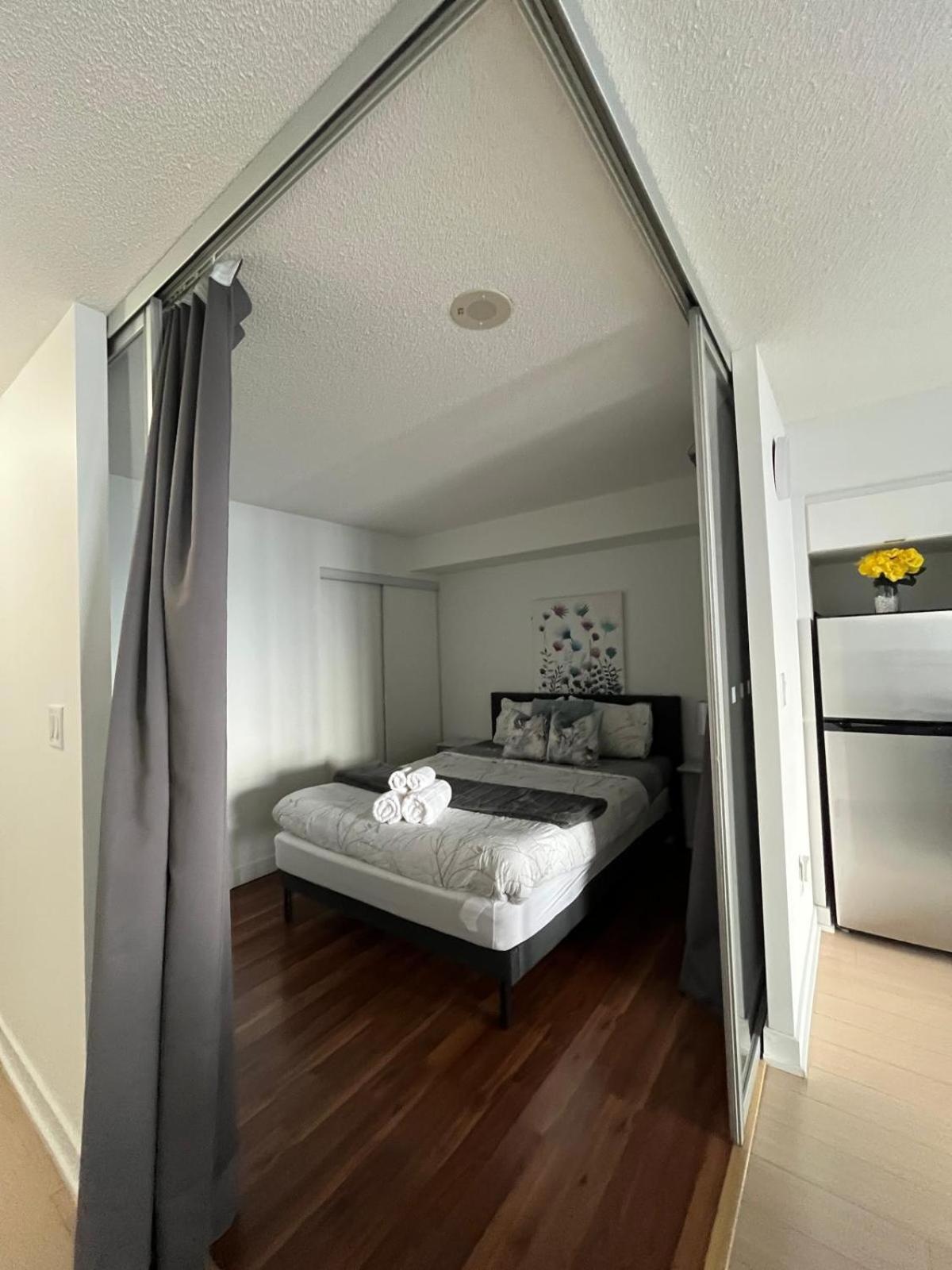 Luxurious With A Lake View Apartment