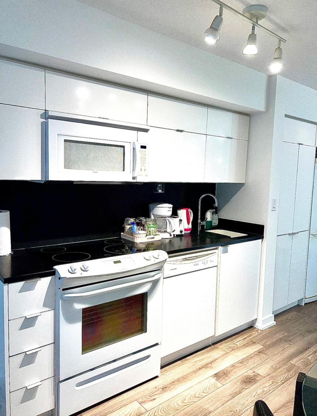 Spectacular Downtown With A View Apartment *